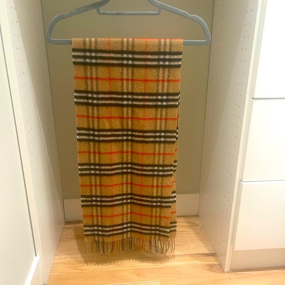 Vintage Burberry Narrow Neck Check 70% Cashmere 30% Wool Scarf & Burberry Bag - Picture 7 of 10